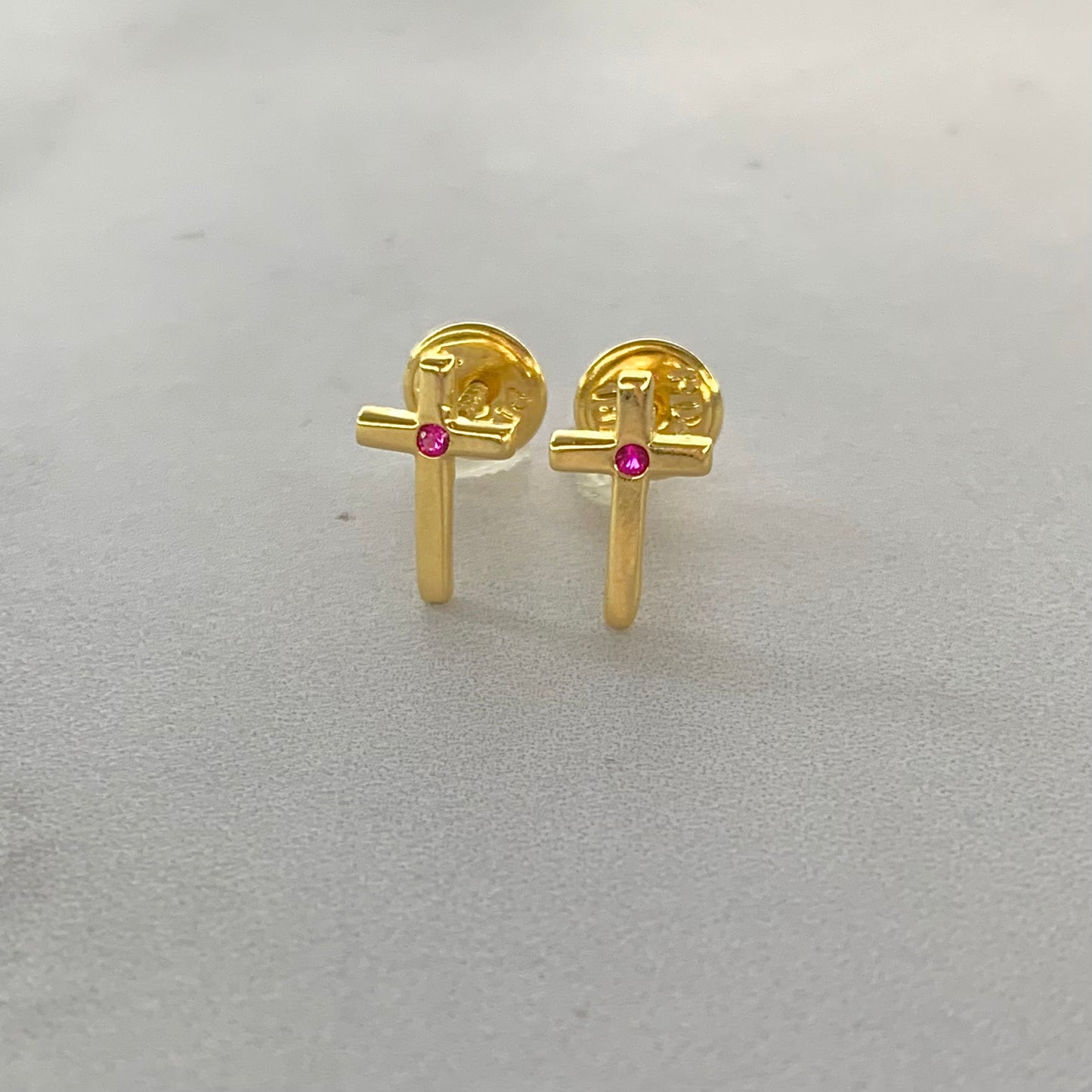 Topos Cruz Circon 0.64Gr / 9.7Mm Oro Amarillo L720 18K