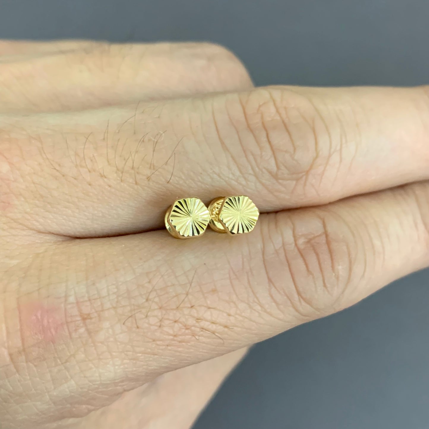 Topos Hexagono Diamantado 0.56gr / 5.6mm Oro Amarillo L720 18K