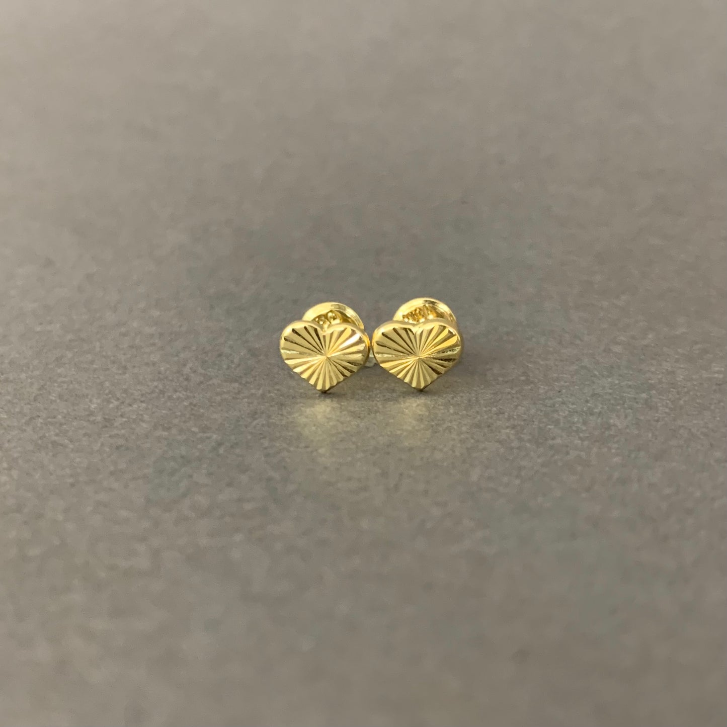 Topos Corazon Diamantado 0.64gr / 5.2mm Oro Amarillo L720 18K