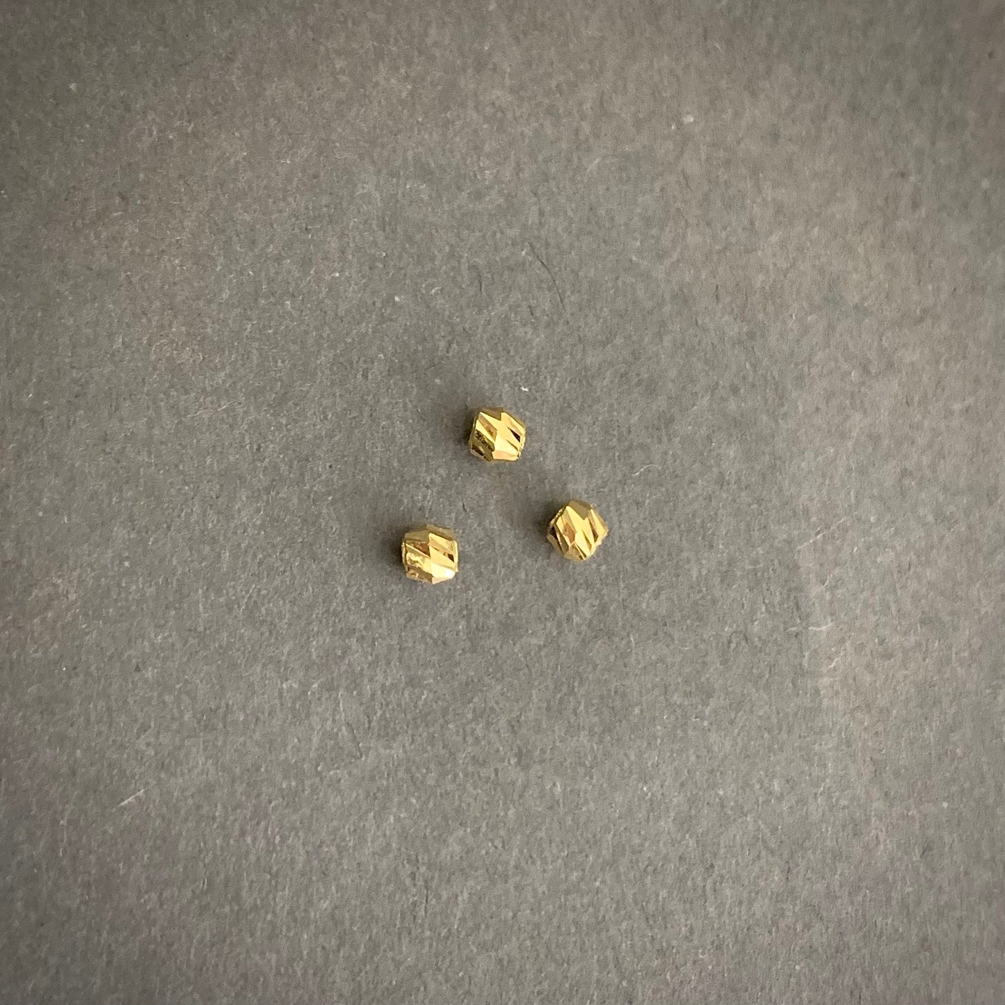 Bola 3mm Diamantada 0.05gr / Oro Amarillo L720 18K