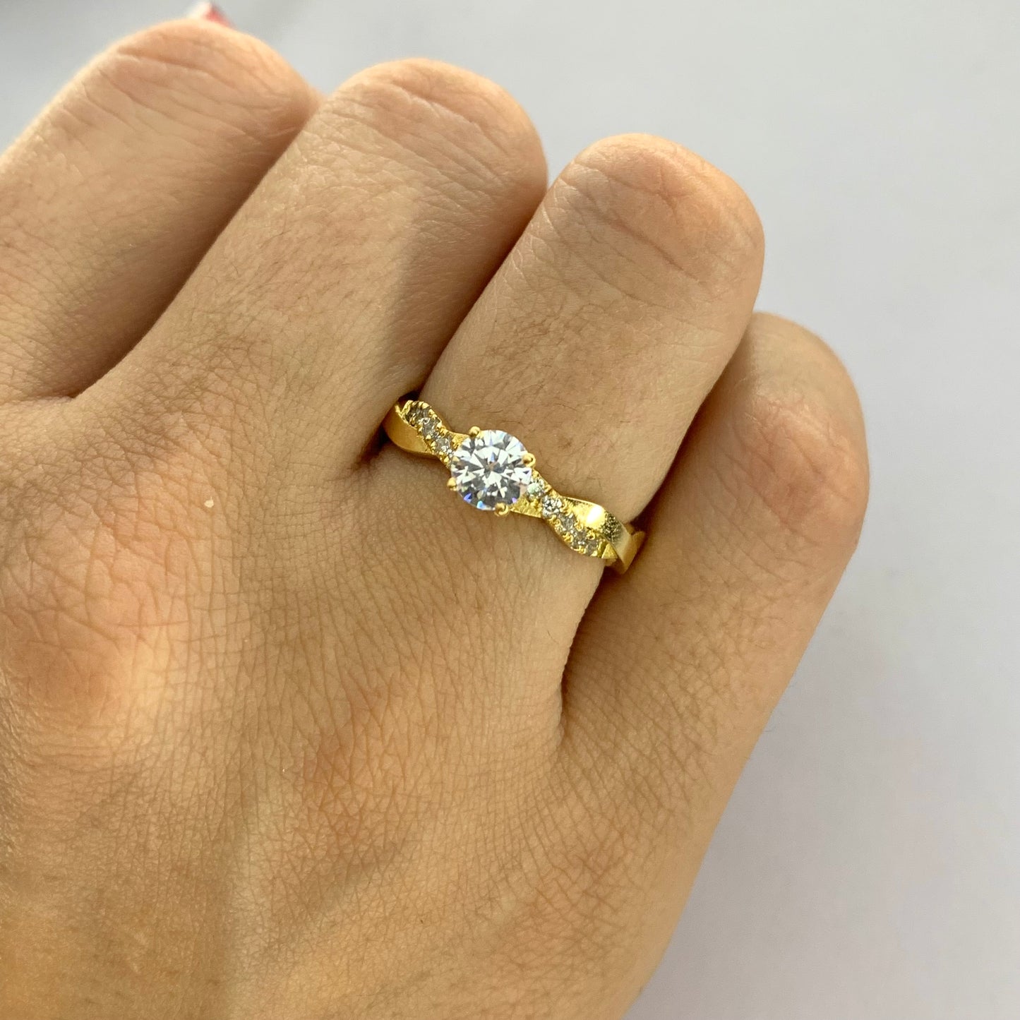 Anillo Solitario Entre Lazado Circones 4.44Gr / T6 1/2 / 3.6Mm Oro Amarillo L720 18K