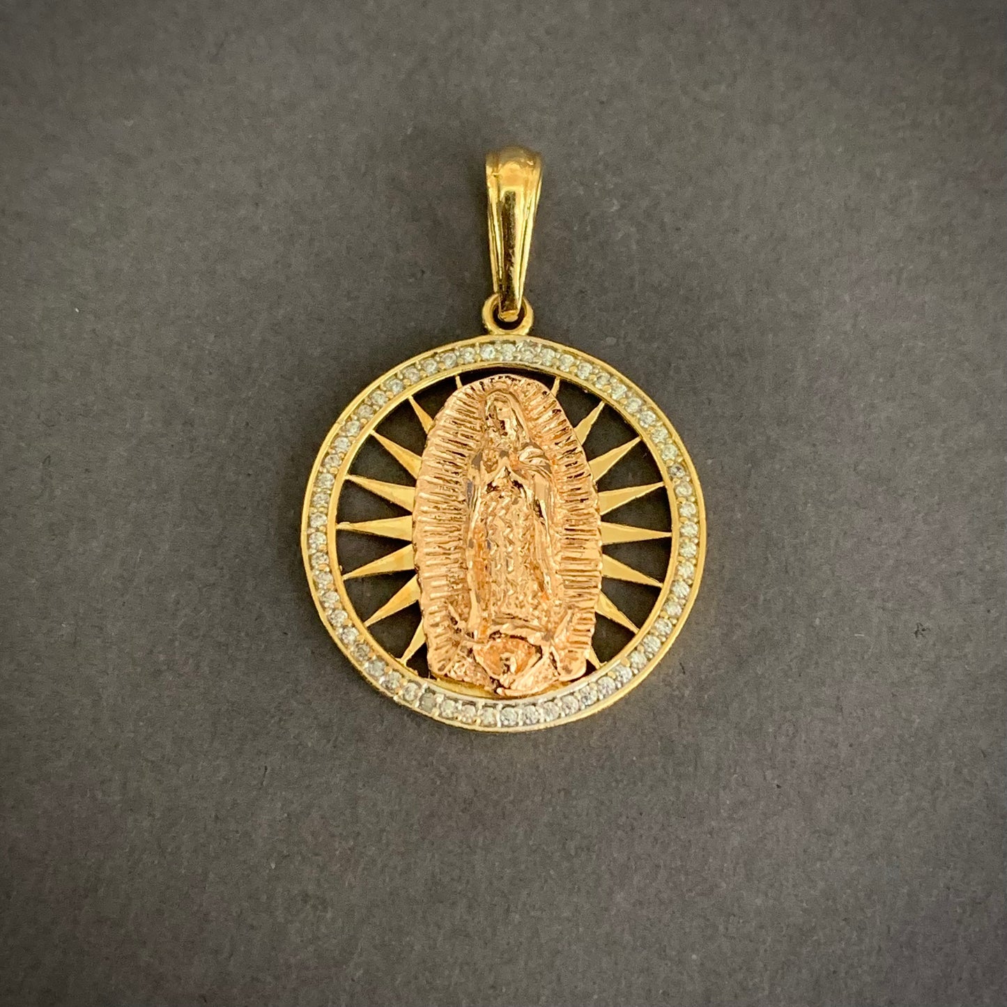 Dije Virgen Guadalupe Circones 4.21gr / 3.4cm / Tres Oros L720 18K
