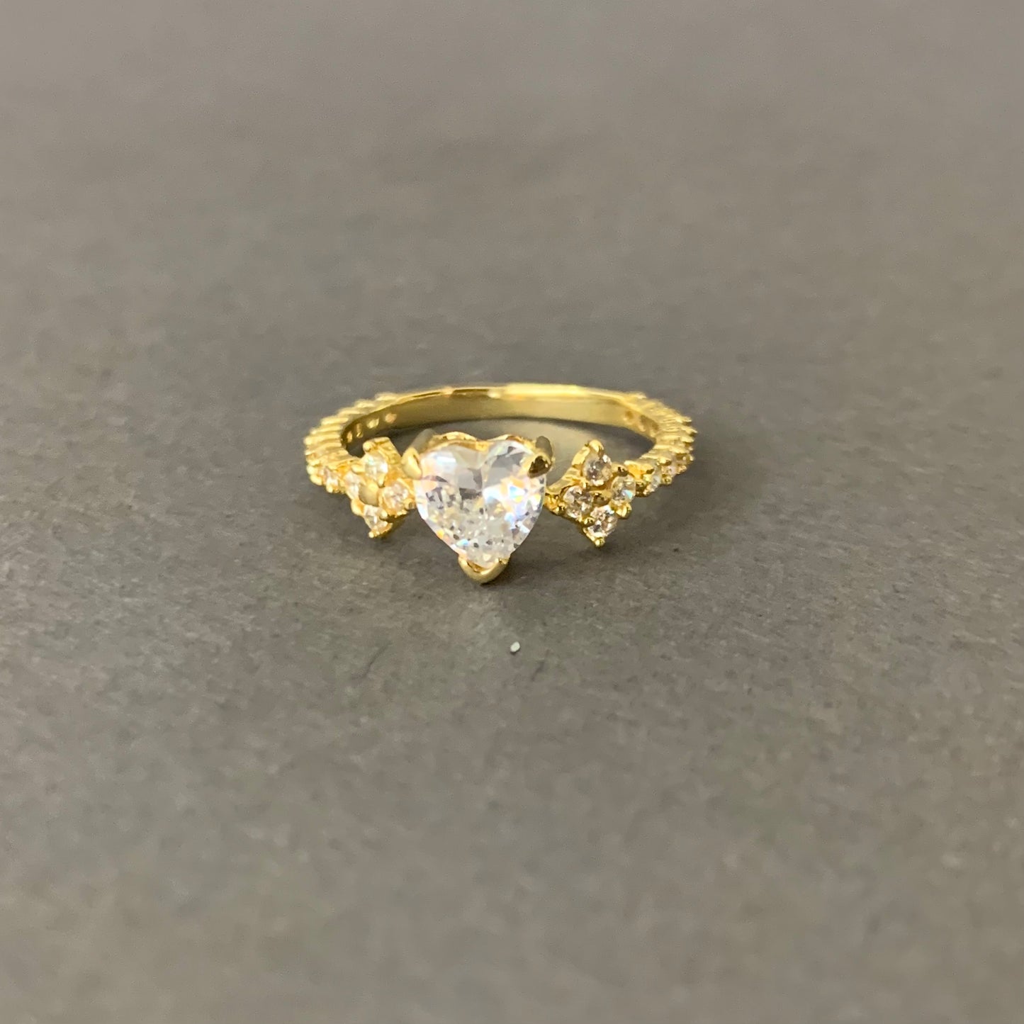 Anillo Corazon Trebol Circones 1.83gr / T5 3/4 / 1.85mm Oro Amarillo L720 18K