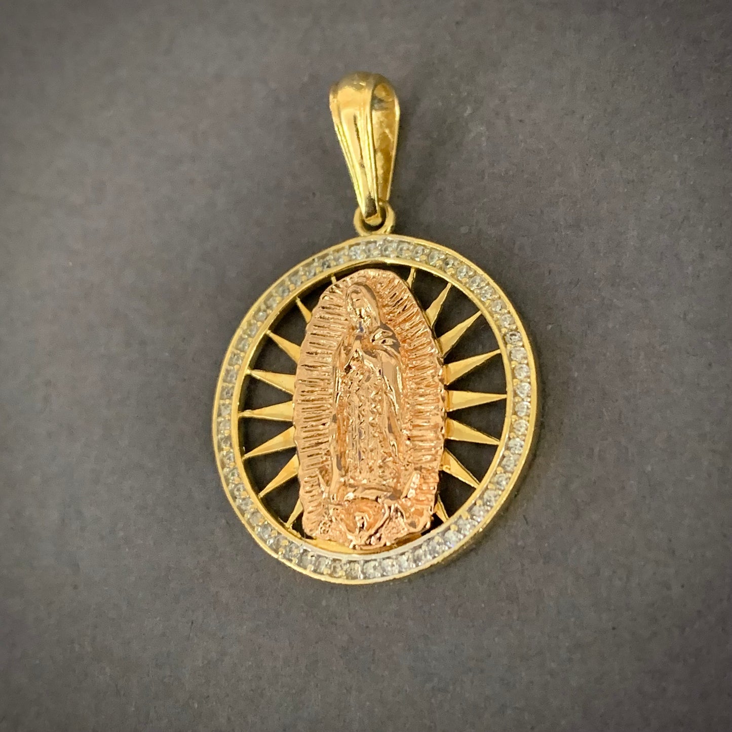 Dije Virgen Guadalupe Circones 4.21gr / 3.4cm / Tres Oros L720 18K