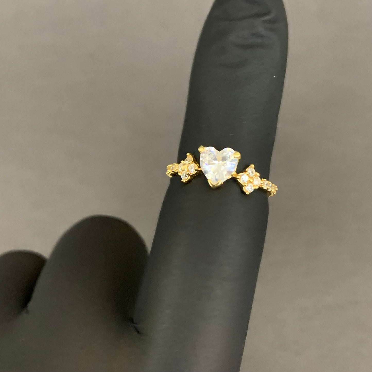 Anillo Corazon Trebol Circones 1.83gr / T5 3/4 / 1.85mm Oro Amarillo L720 18K