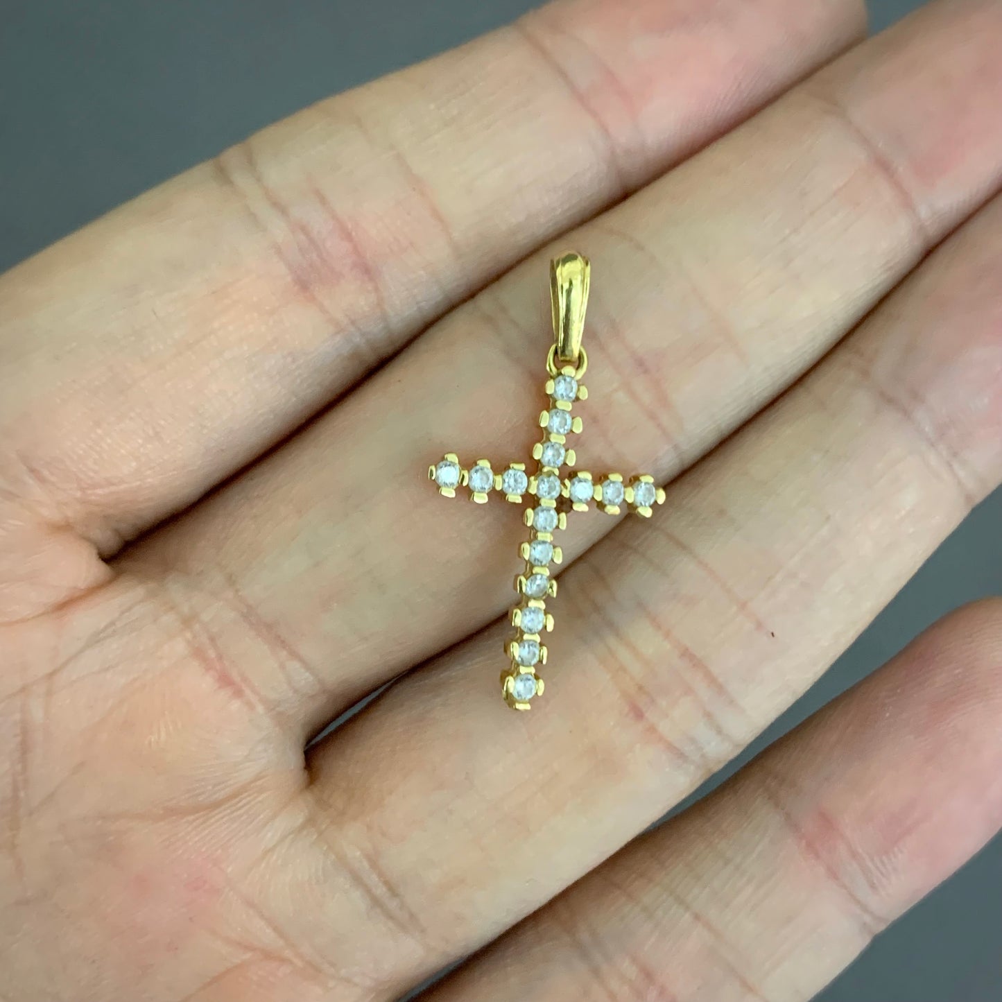 Dije Cruz Circones 1.67gr / 2.9cm / Oro Amarillo L720 18K