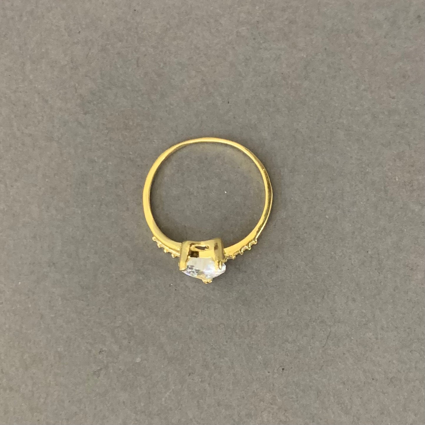 Anillo Corazon Circones 1.56gr / T6 / 1.23mm Oro Amarillo L720 18K