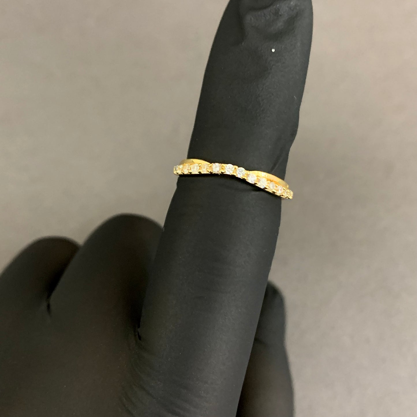 Anillo Medio Curvo Circones 1.8gr / T5 3/4 / 2.7mm Oro Amarillo L720 18K