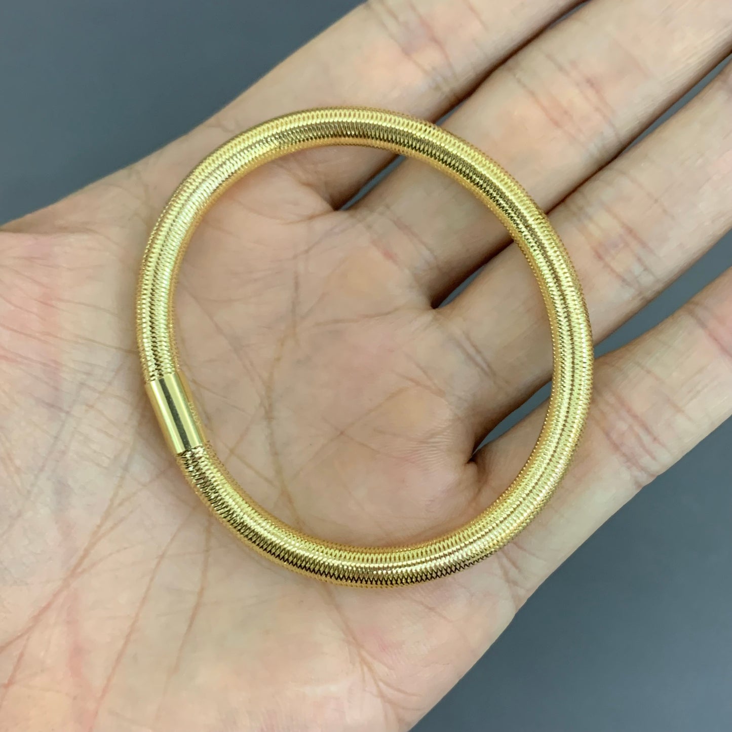 Pulso Aro Resortado Redondo 2.19gr / 5.45mm / Oro Amarillo L750 +4 18K