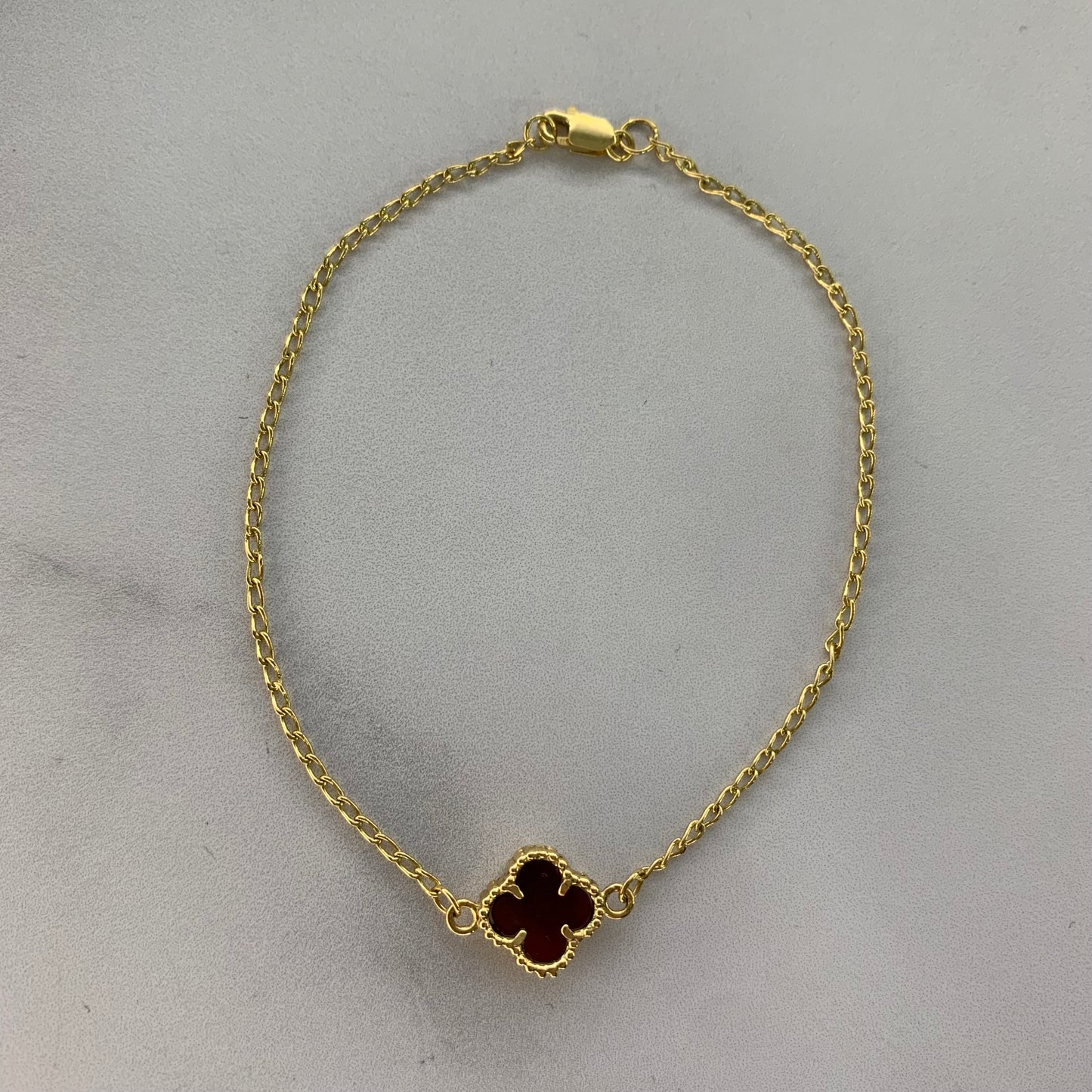 Pulso Trebol Rojo 2.6Gr / 19Cm / 1.5Mm Oro Amarillo L720 18K