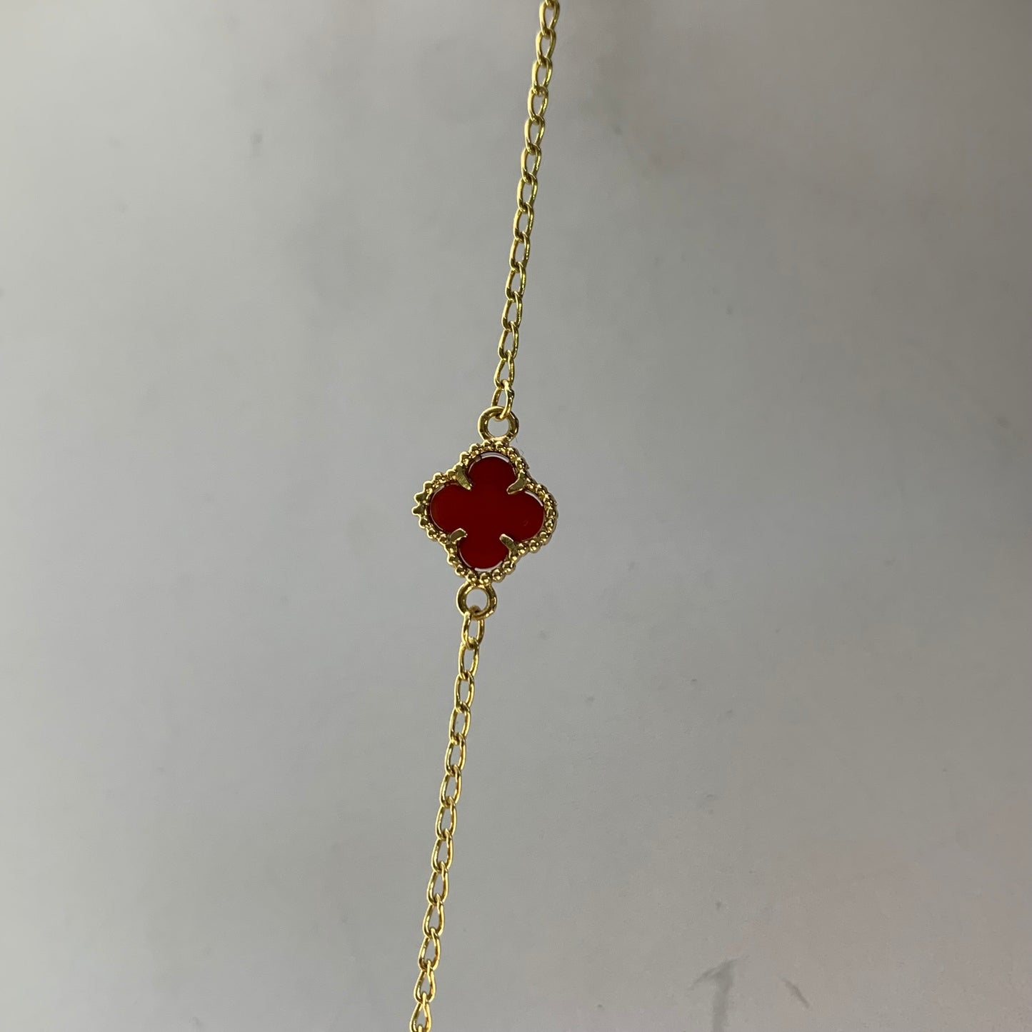 Pulso Trebol Rojo 2.6Gr / 19Cm / 1.5Mm Oro Amarillo L720 18K