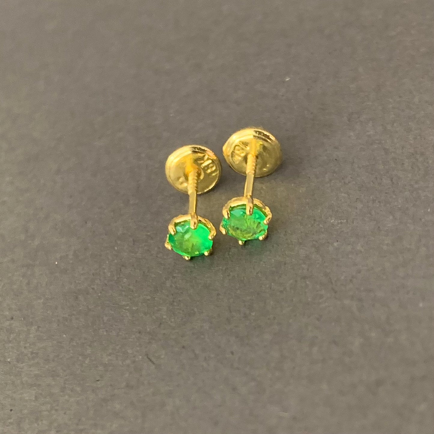 Topos Esmeralda 48Pts 0.69Gr / 4Mm Oro Amarillo L720 18K