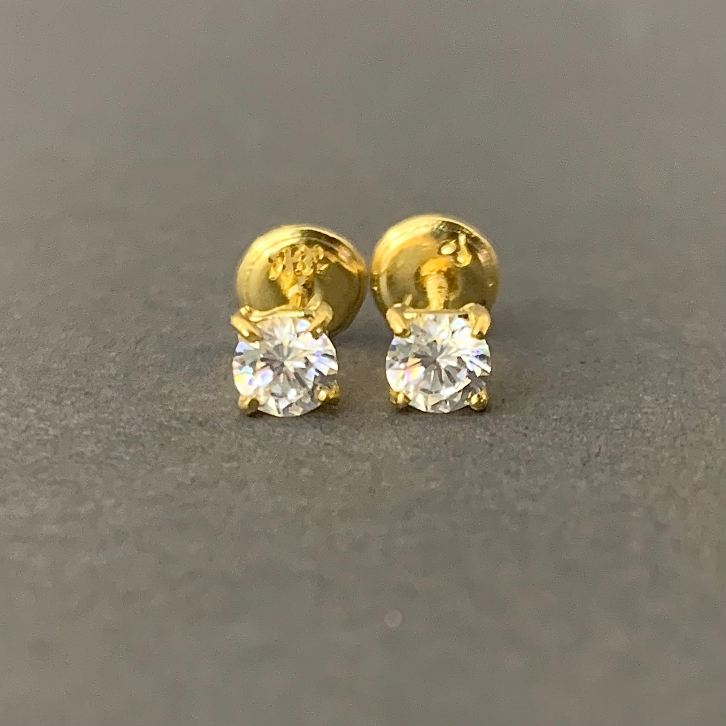 Topos Circon Blanco 1Gr / 4.5Mm Oro Amarillo L720 18K