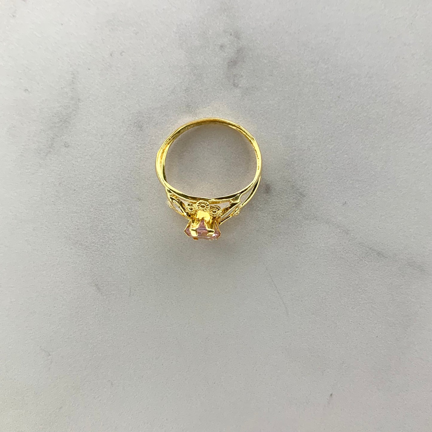 Anillo Solitario Circon Rosa 1.27Gr / T5 1/2 / 8.5Mm Oro Amarillo L720 18K
