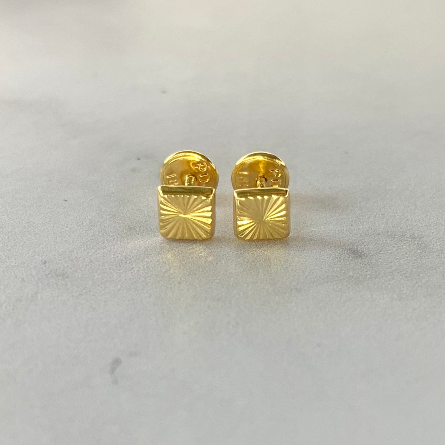 Topos Cuadro Diamantado 0.56Gr / 5.2Mm Oro Amarillo L720 18K