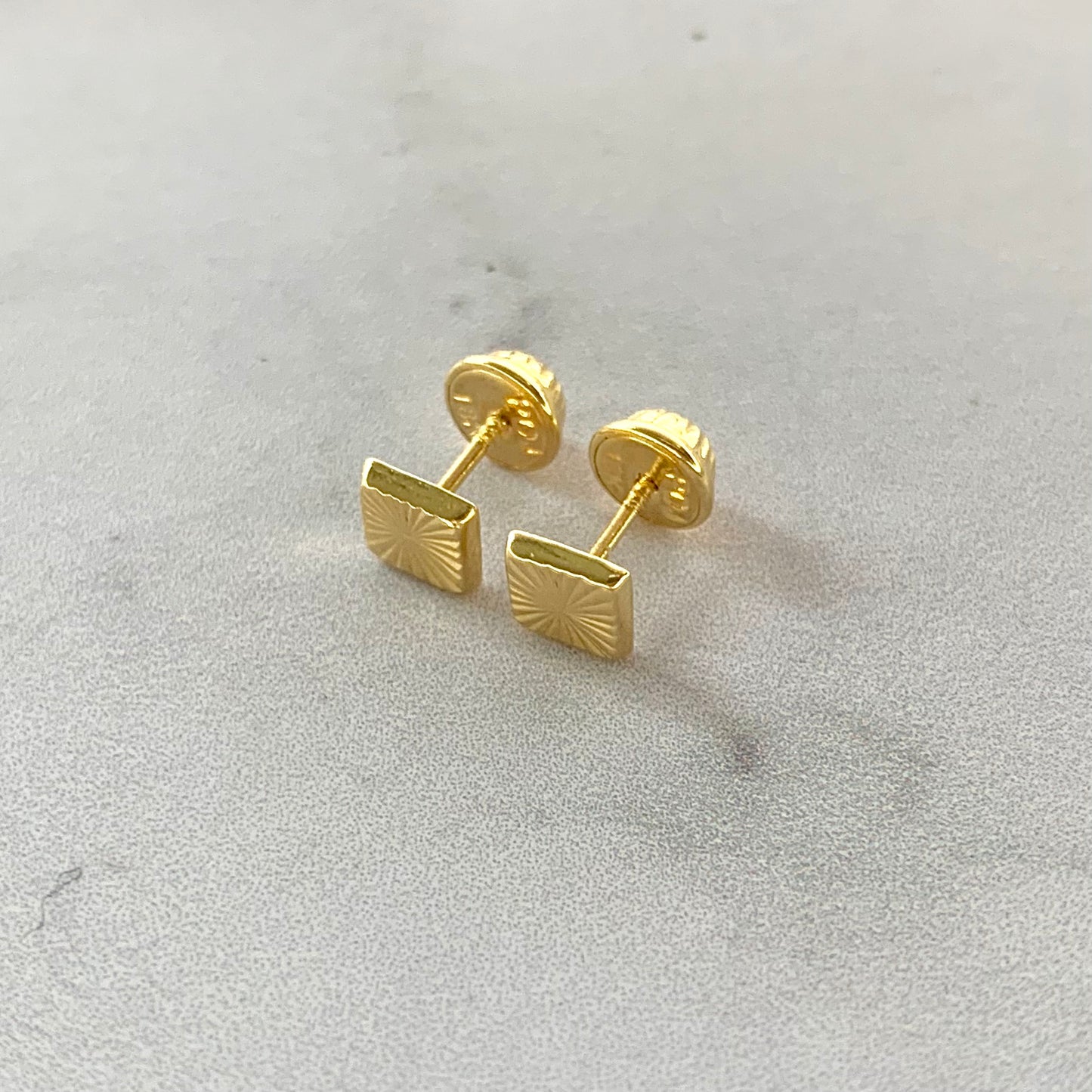 Topos Cuadro Diamantado 0.56Gr / 5.2Mm Oro Amarillo L720 18K