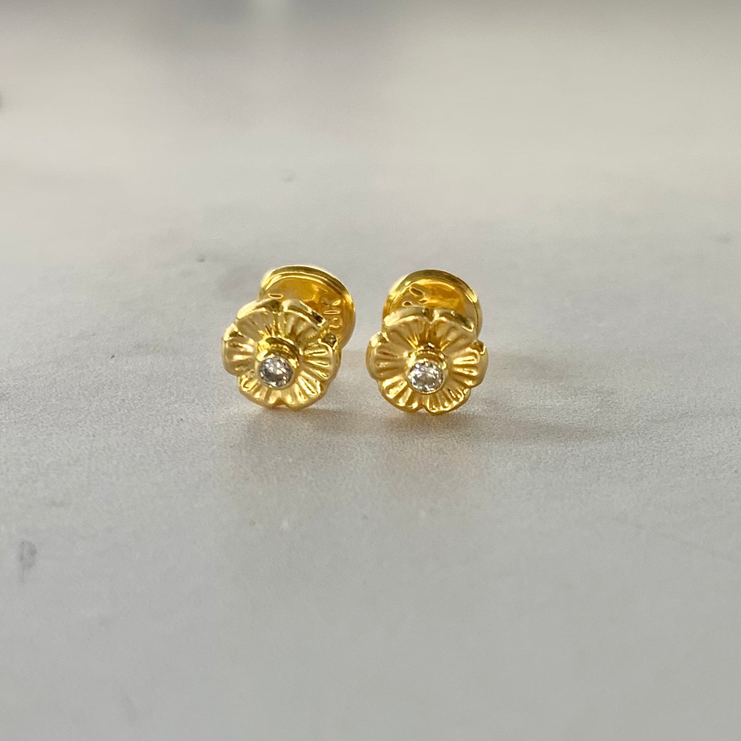 Topos Flor Circon 0.6Gr / 6.2Mm Oro Amarillo L720 18K