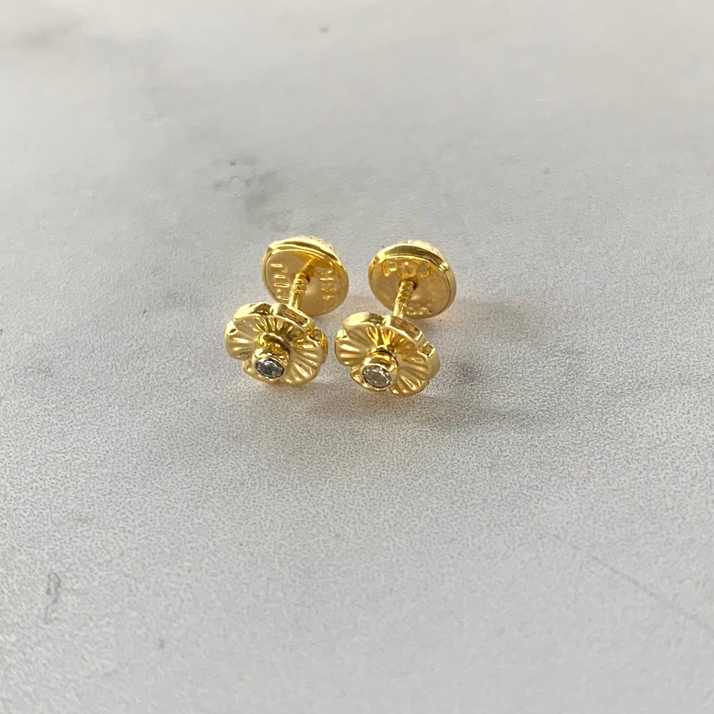 Topos Flor Circon 0.6Gr / 6.2Mm Oro Amarillo L720 18K