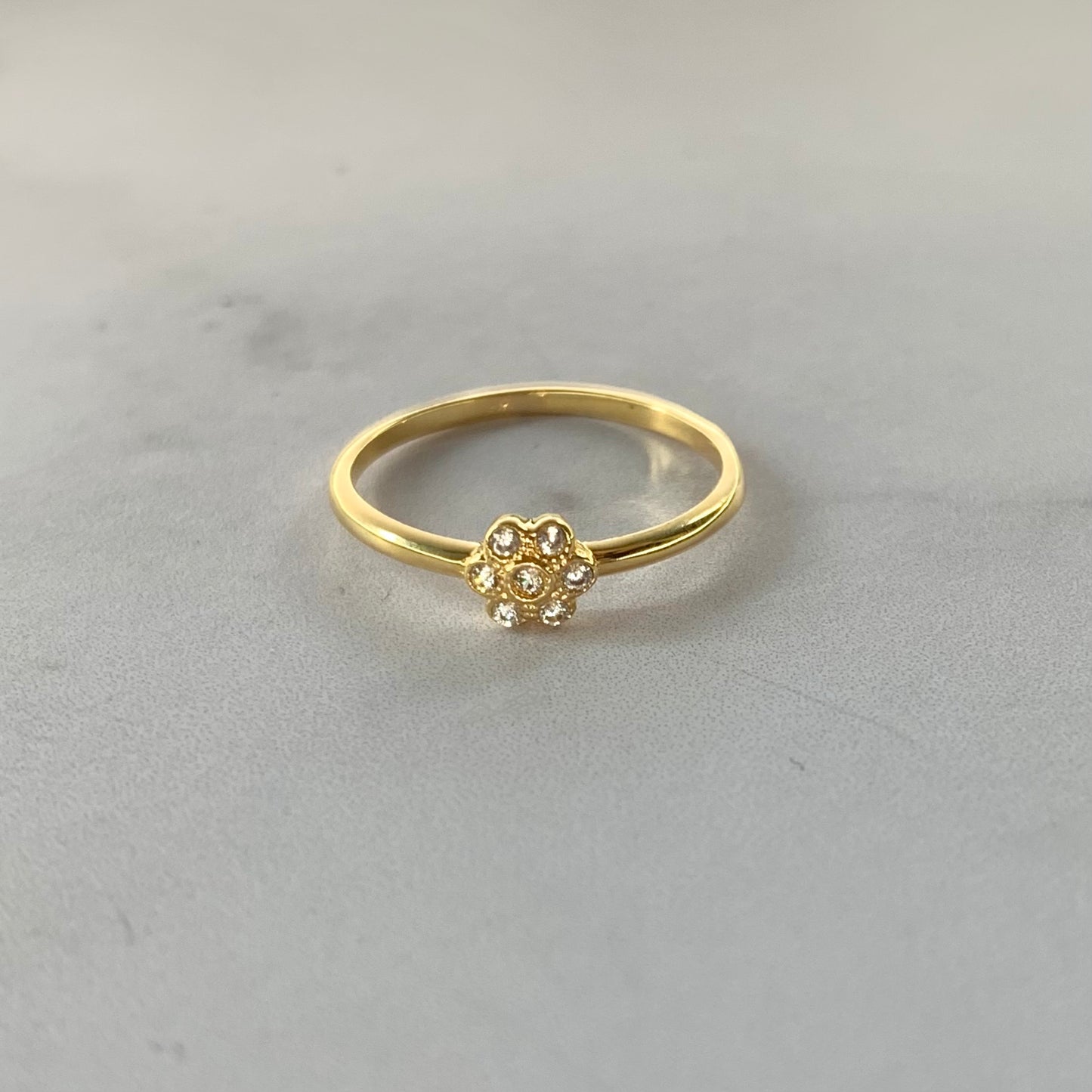 Anillo Flor Circon 1.24Gr / T5 1/2 / 1.5Mm Oro Amarillo L720 18K