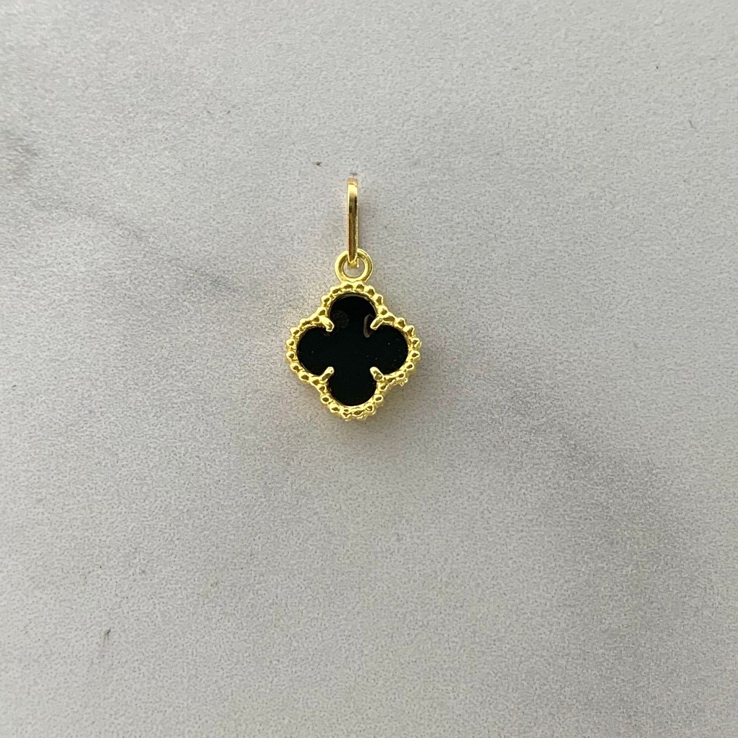 Dije Trebol Negro 1.2Gr / 17.5Mm Oro Amarillo L720 18K