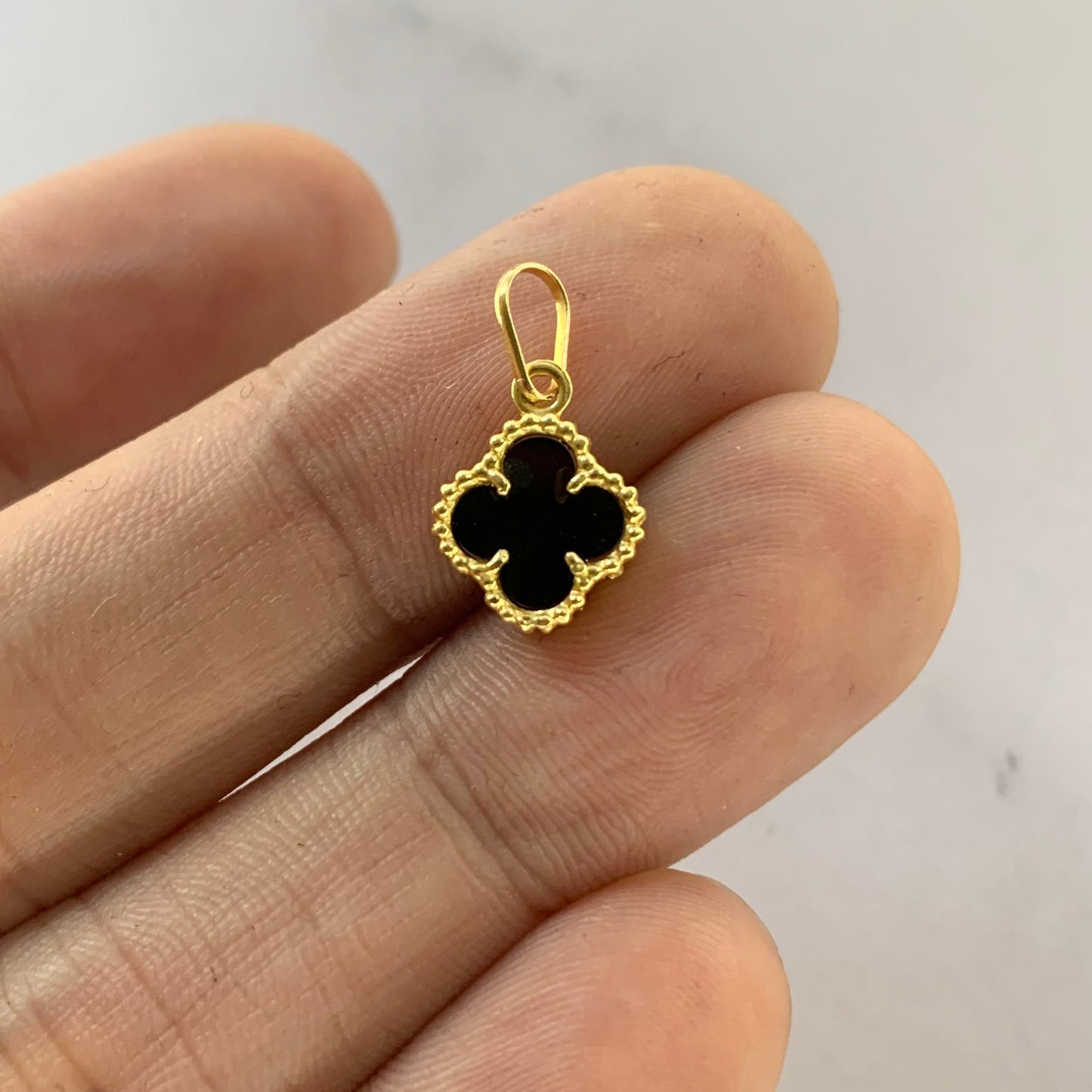 Dije Trebol Negro 1.2Gr / 17.5Mm Oro Amarillo L720 18K