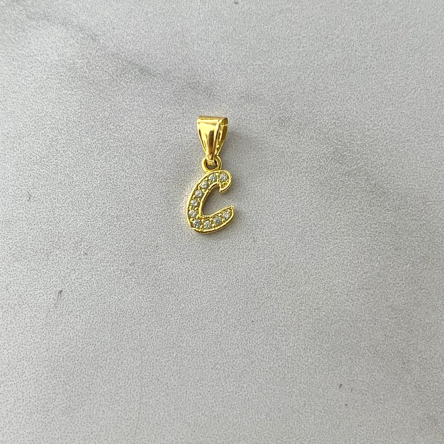 Dije Letra C Circones 0.31Gr / 12.9Mm Oro Amarillo L720 18K