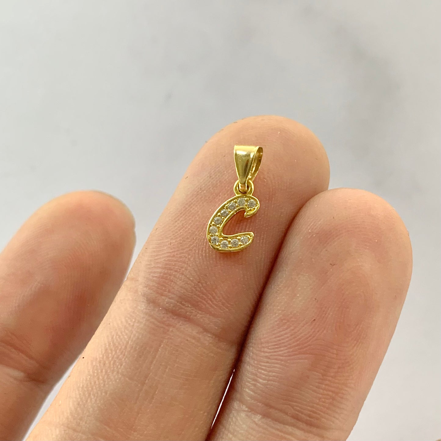 Dije Letra C Circones 0.31Gr / 12.9Mm Oro Amarillo L720 18K