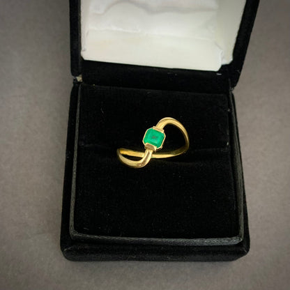 Anillo Curvo Esmeralda 2.11gr / T7 / 2.1mm Oro Amarillo L720 18K