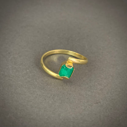 Anillo Solitario Esmeralda 2.3gr / T8 1/2 / 2.1mm Oro Amarillo L720 18K