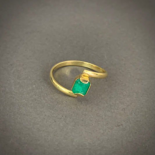 Anillo Solitario Esmeralda 2.3gr / T8 1/2 / 2.1mm Oro Amarillo L720 18K