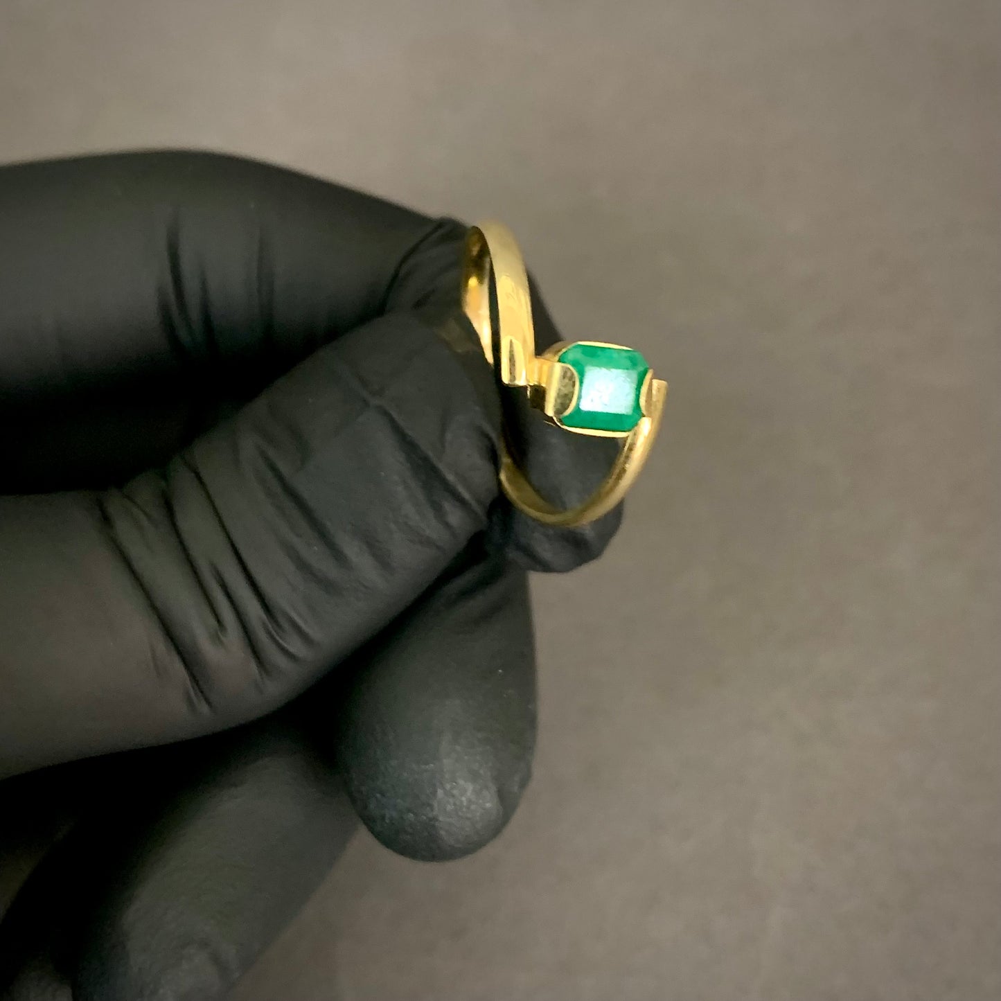 Anillo Solitario Esmeralda 2.3gr / T8 1/2 / 2.1mm Oro Amarillo L720 18K
