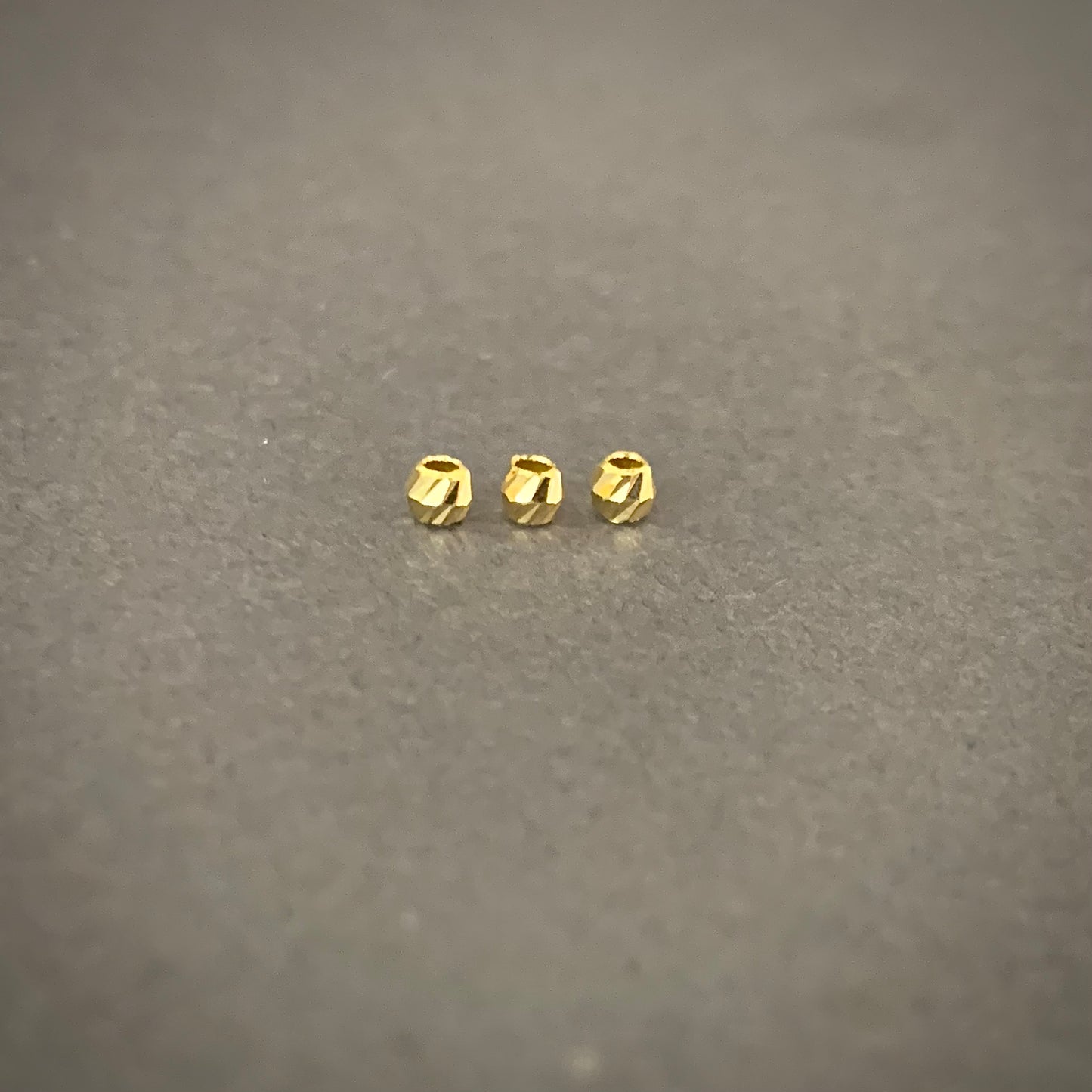 Bola 3mm Diamantada 0.05gr / Oro Amarillo L720 18K