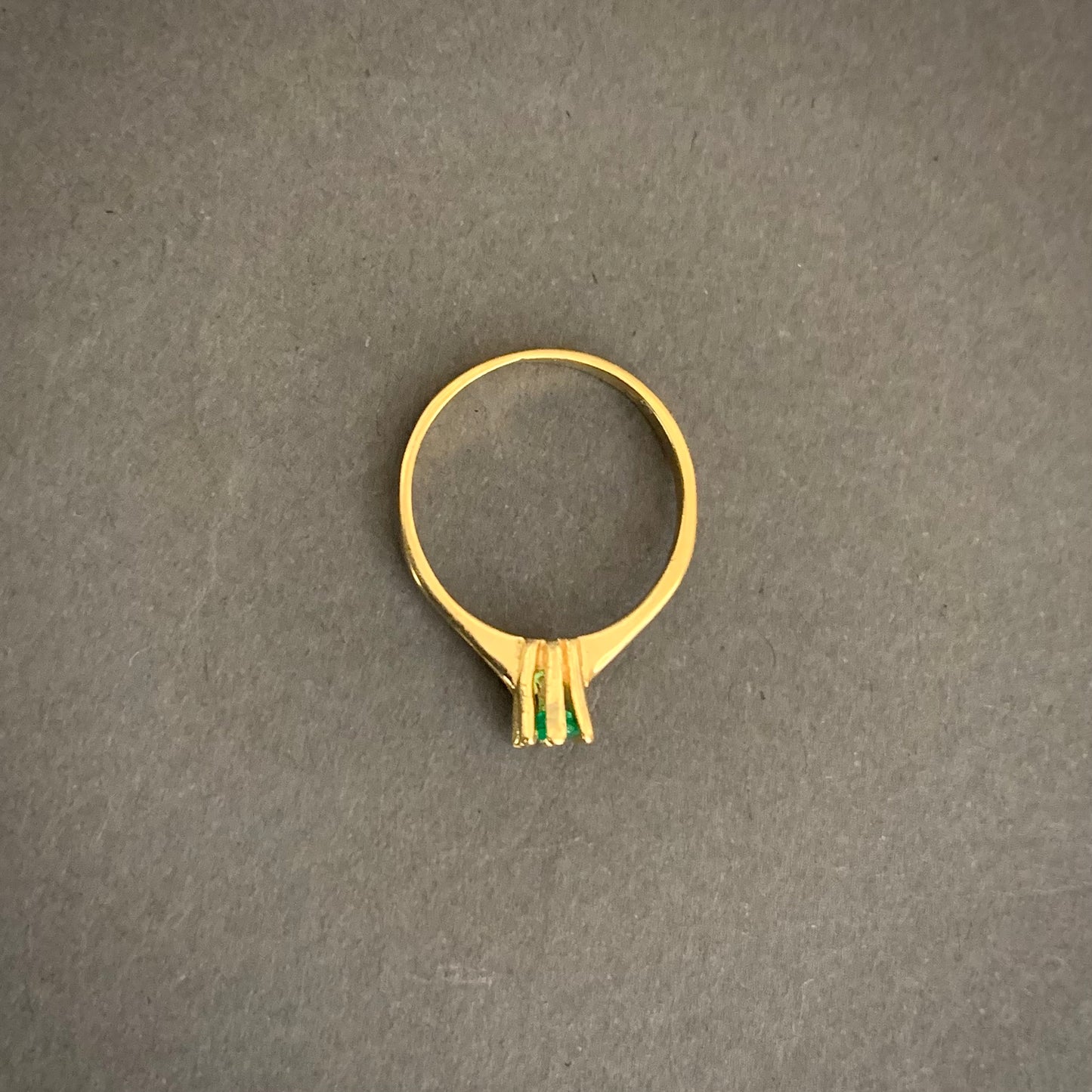 Anillo Solitario Esmeralda 1.51gr / T5 / 1.91mm Oro Amarillo L720 18K