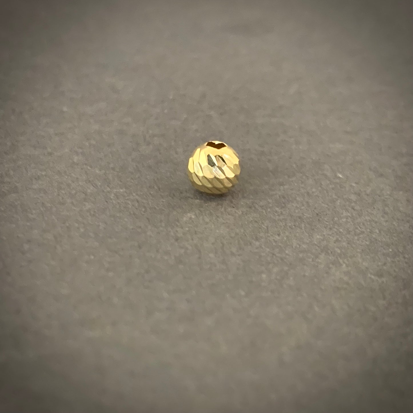Bola 6mm Diamantada 0.2gr / Oro Amarillo L720 18K