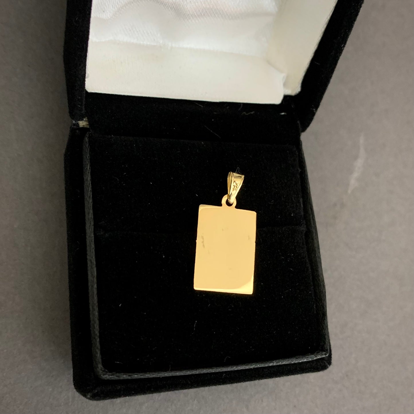 Dije Placa 0.91gr / 2.5cm / Oro Amarillo L720 18K
