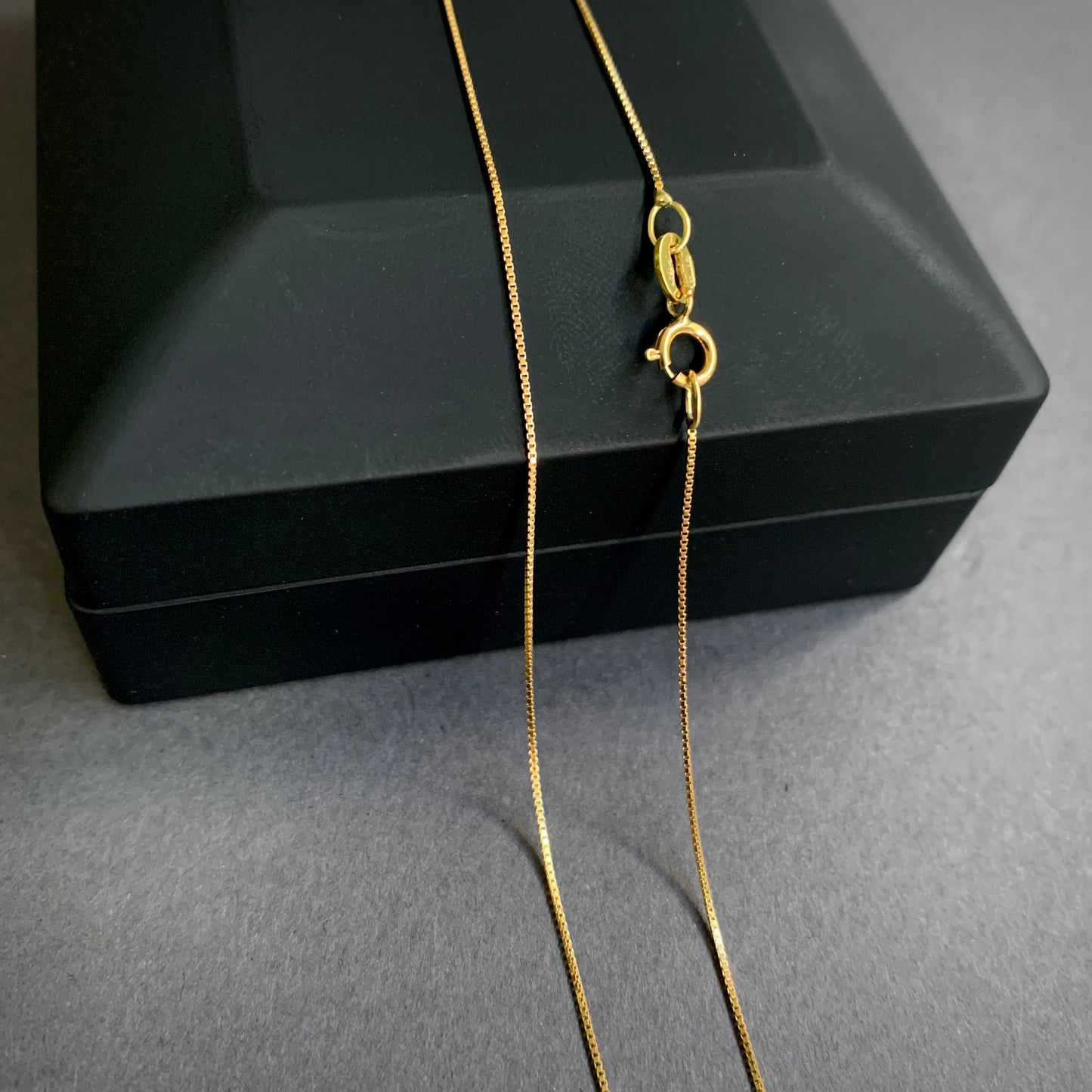 Cadena Veneciana 1.01gr / 45cm / 0.54mm Oro Amarillo L750 +3 18K
