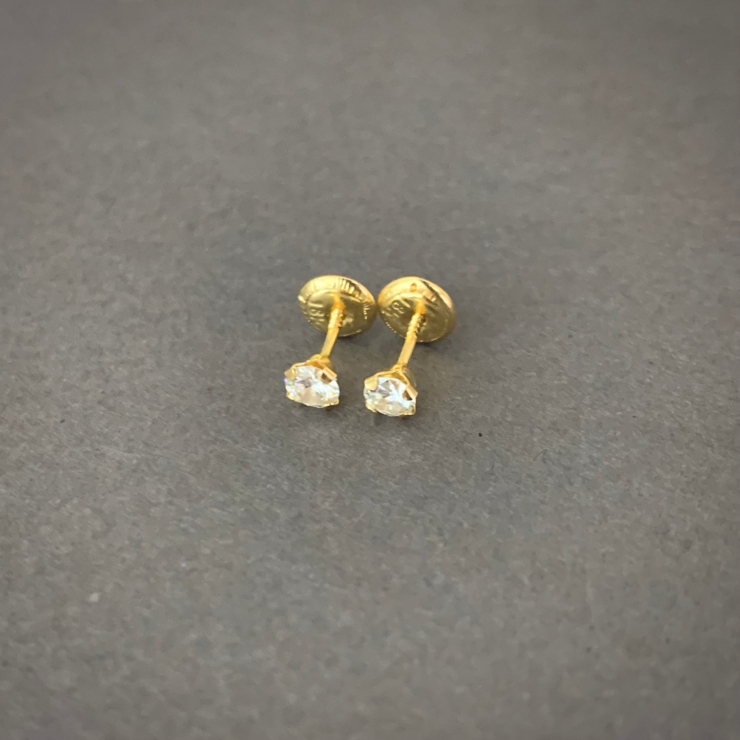 Topos Diamantes 0.51gr / 32pts Oro Amarillo L720 18K