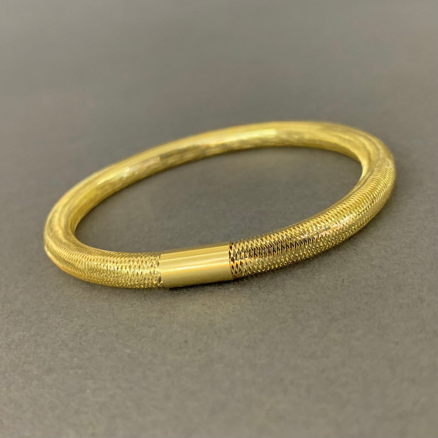 Pulso Aro Resortado Redondo 2.19gr / 5.45mm / Oro Amarillo L750 +4 18K